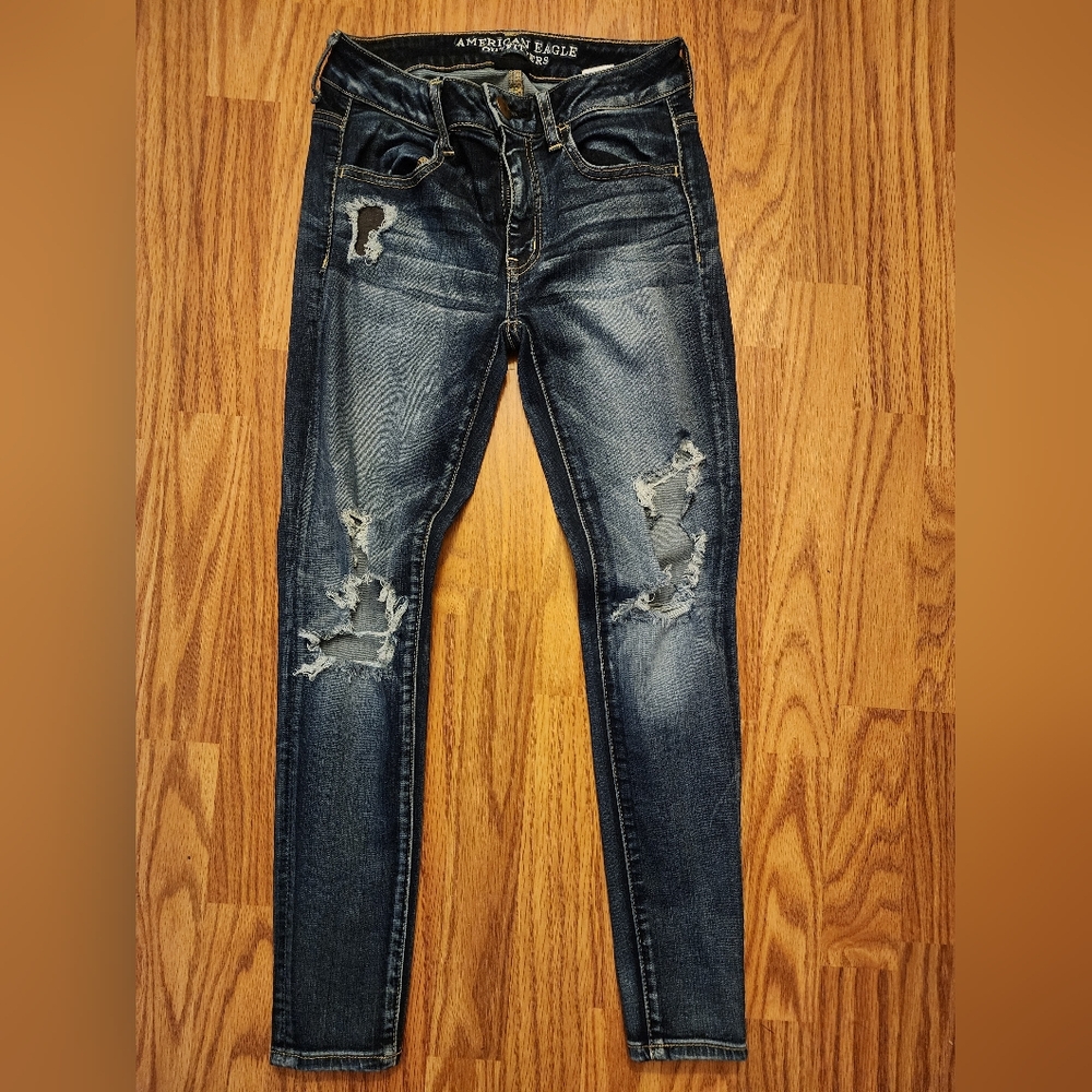 American Eagle Super Stretch jegging denim jeans. EUC. Distressed. Women's 4